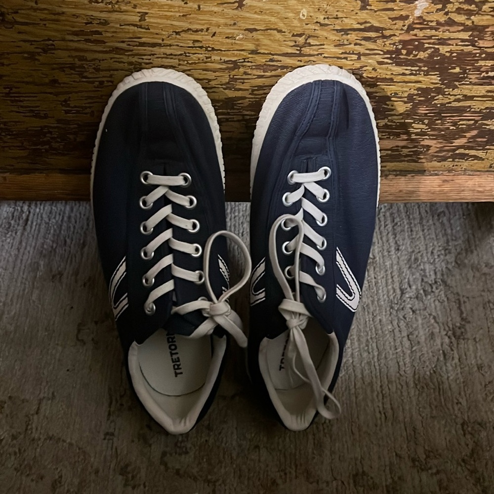 Women’s Tretorn Navy Blue Nylite Sneakers Size 8M or 38 European